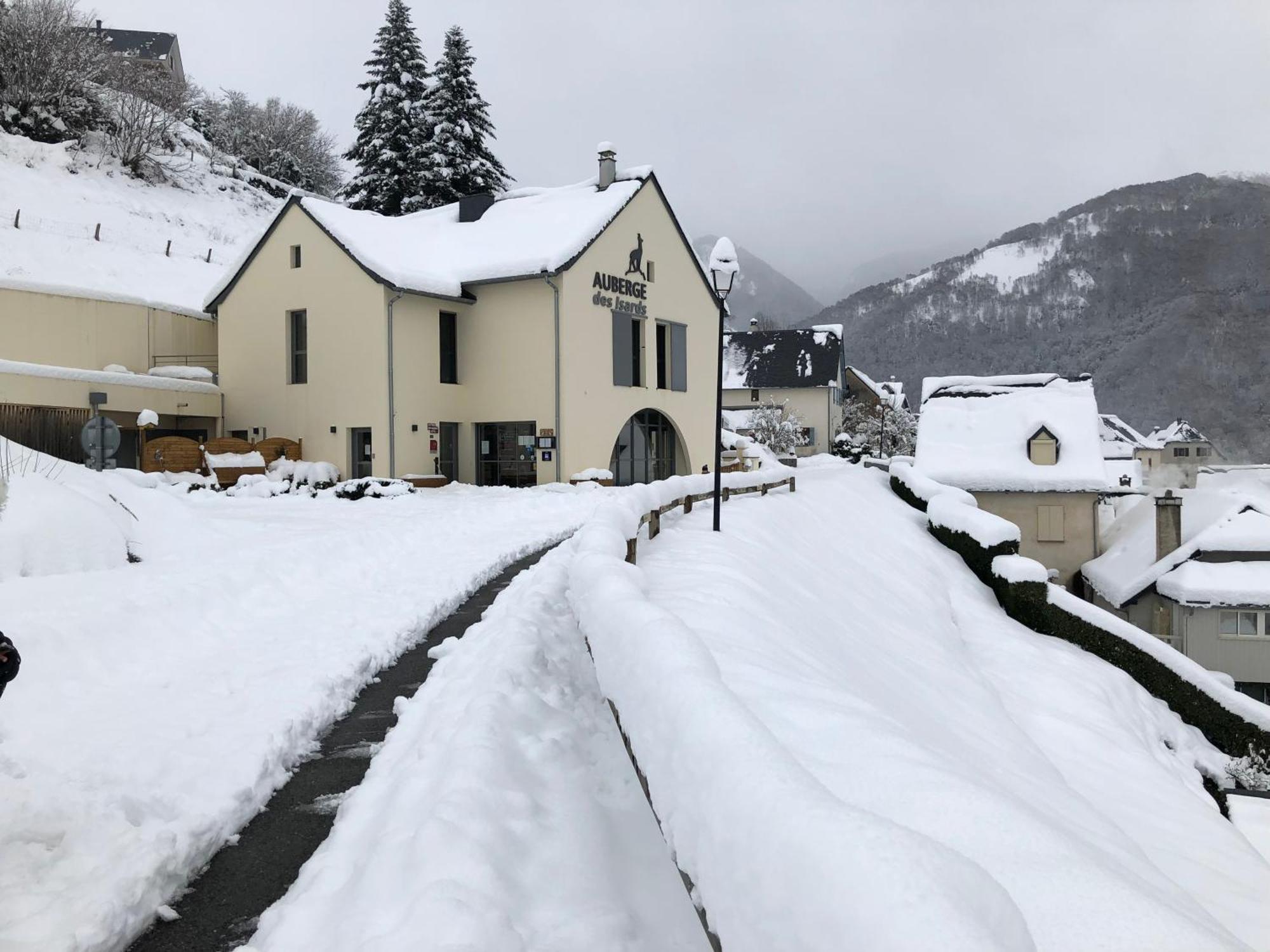 Auberge Des Isards Hotel Aydius Exterior photo